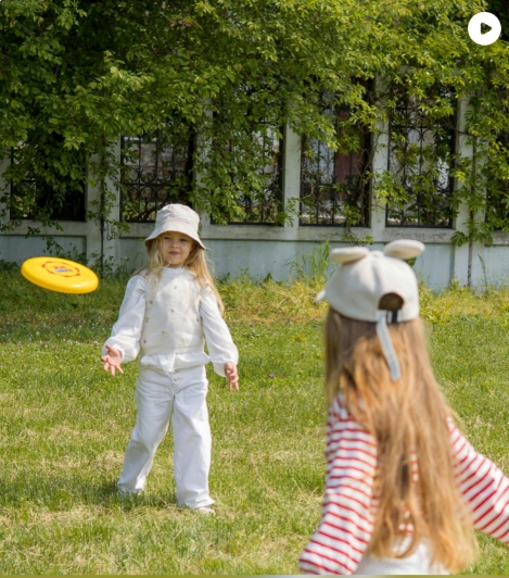 Customer with frisbee